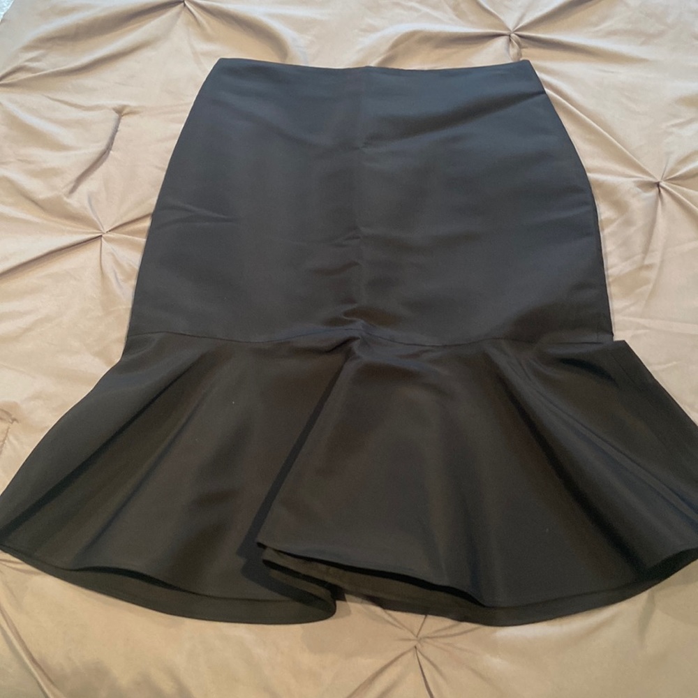 Gorgeous black skirt.